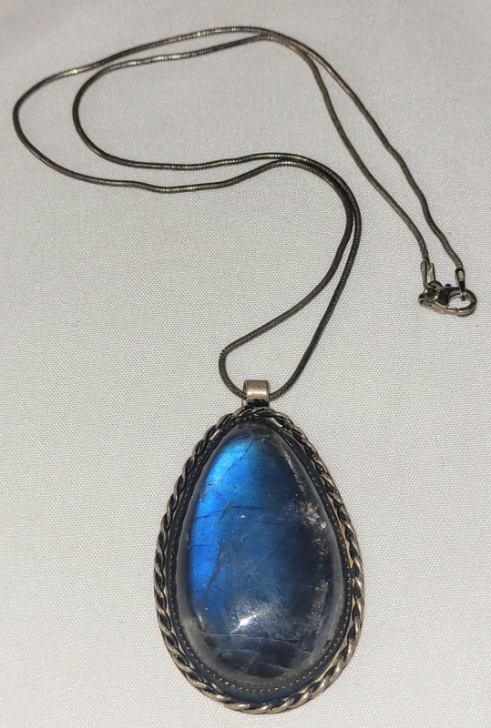 Vintage Sterling Silver Necklace & Teardrop Pendant in Silver Rope Setting Base . Necklace made in Italy, measures 16"