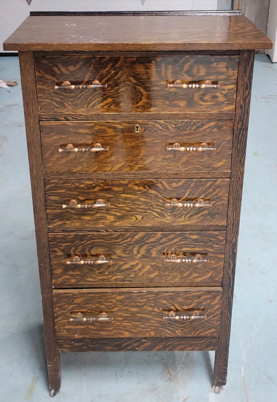 Vintage Oak 5-Drawer Dresser on Wheels . Modern Handles on Drawers . Measures 26"&times;47"&times;18" . Age appropriate wear