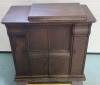 Antique 1920s Singer Sewing Machine w/Oak Sewing Machine Base , Includes Bobbin . All Drawers Full w/Sewing Accessories - 10