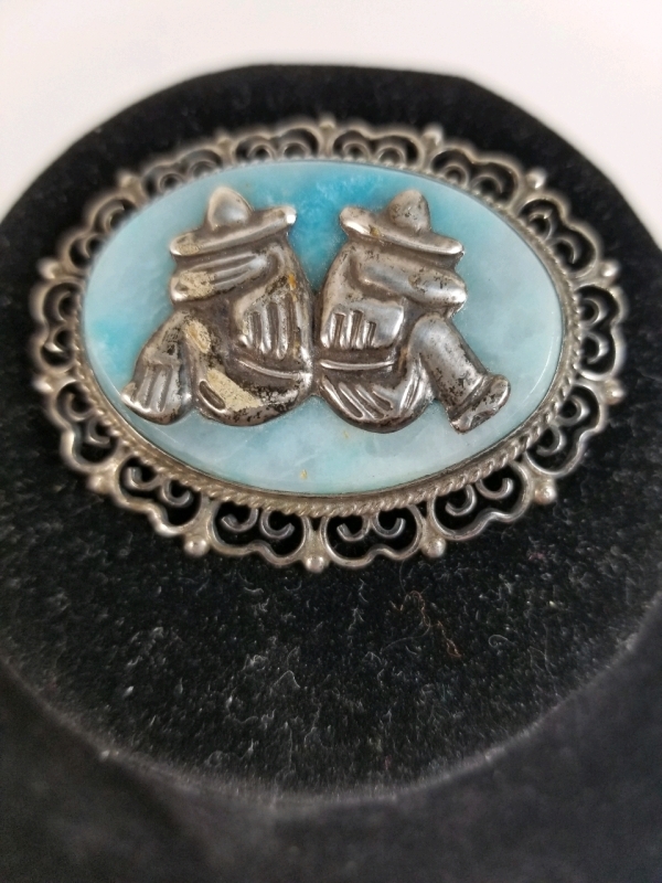 Vintage Mexico filigree silver siesta brooch