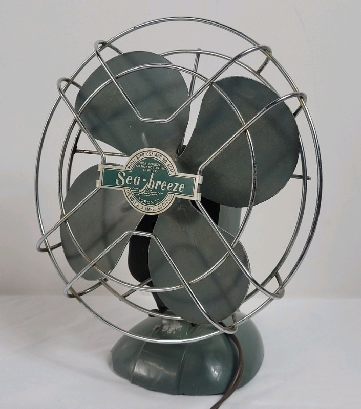 Vintage Sea-Breeze Table Fan , Model 6160 . Small piece missing from base . Tested Working