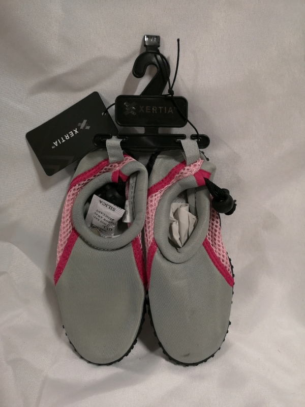 New Kids Water Shoes Sz 10/11