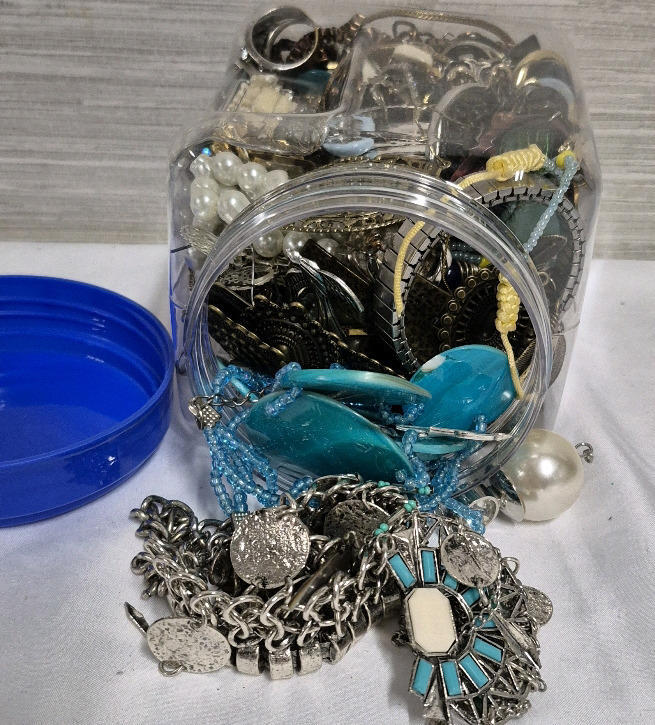 Jewelry for Crafting 4" L x 3.5" W x 6" H