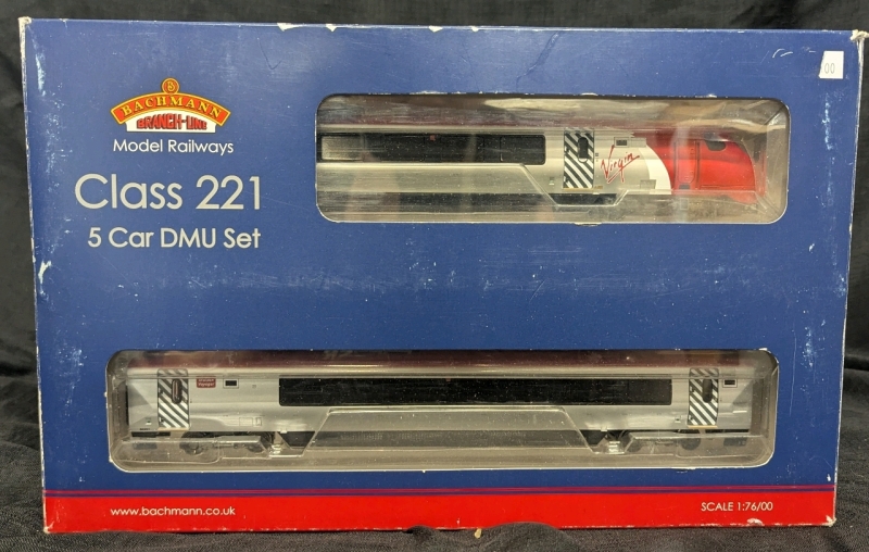 Bachmann Branch-Line Model Railways - OO Gauge Class 221 Virgin Trains 'DR WHO' Super Voyager 5 Car DMU Set