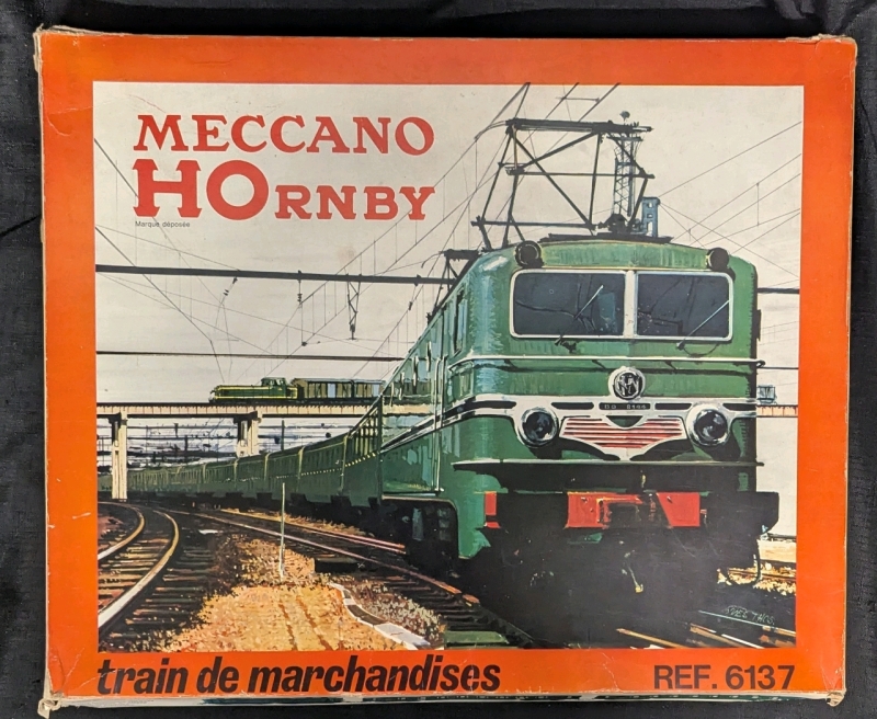 Hornby AcHO 6137 Model Train Set - ONLY CONTAINS LOCOMOTIVE AND TRACKS - HO Gauge