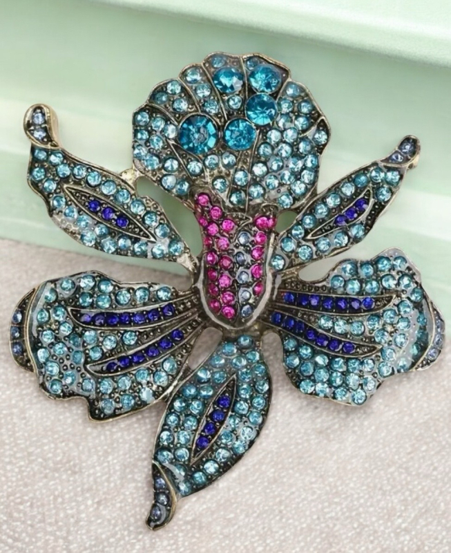 Luxury Orchid Rhinestone Brooch Scarf Buckle Approximately 3 x 3 Inch
