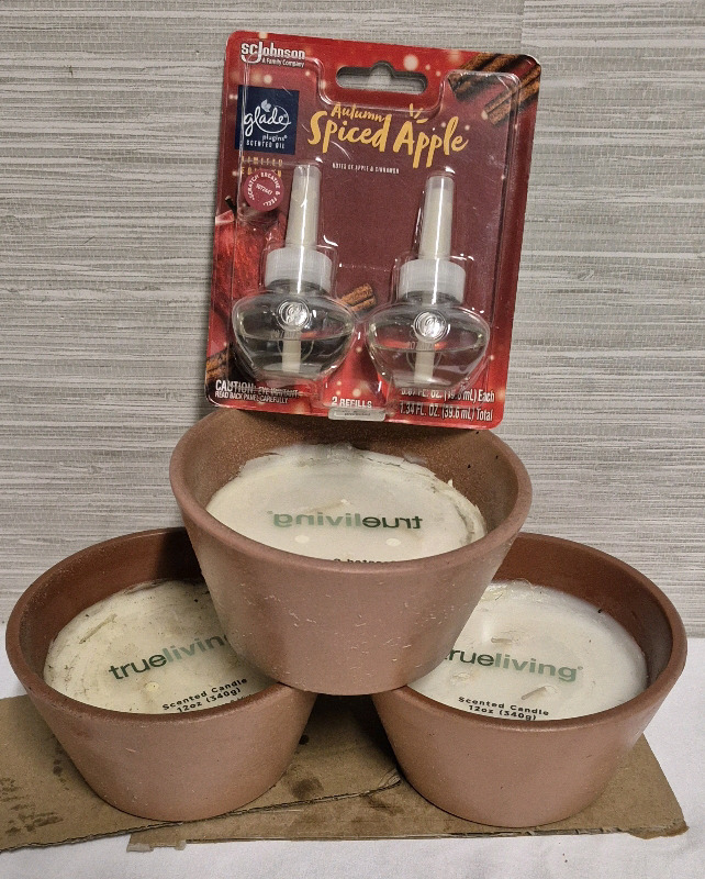 3 As New Trueliving Scented Candles 340g White Jasmine & Mint Scent & New Glade Autumn Spiced Apple Plugin's