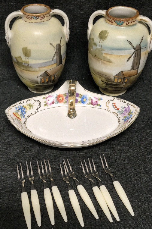 Vintage Vases 5.25" Moriage Hand Painted Urn Style Landscape Art Nouveau ++