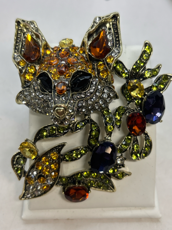 Unique Foxy Vintage Inspired Fox Brooch Sparkling Rhinestones Approximately 3 x 2.75 Inch Dimensional