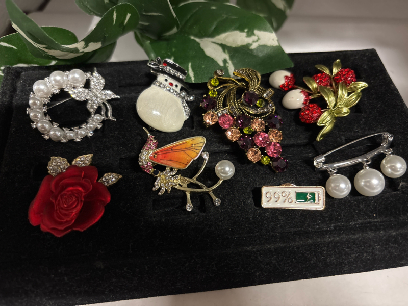 8 Vintage Style Brooches + Pin Cubic Zirconia Elegant Floral & Stone Design Approximately 1 - 2 Inch<br/>