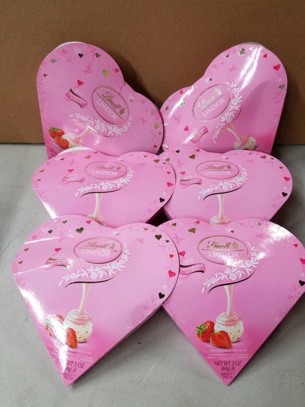 6 new packs Lindt Lindor Strawberries & Cream chocolates