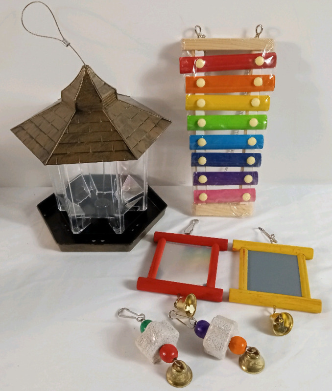 New - Outdoor Bird Feeder & I door Bird Cage Toy Accessories