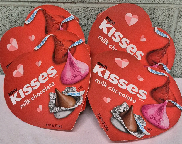 4 New Packs Hershey's Kisses - Milk Chocolate 184g Each Pack BB 08 2025