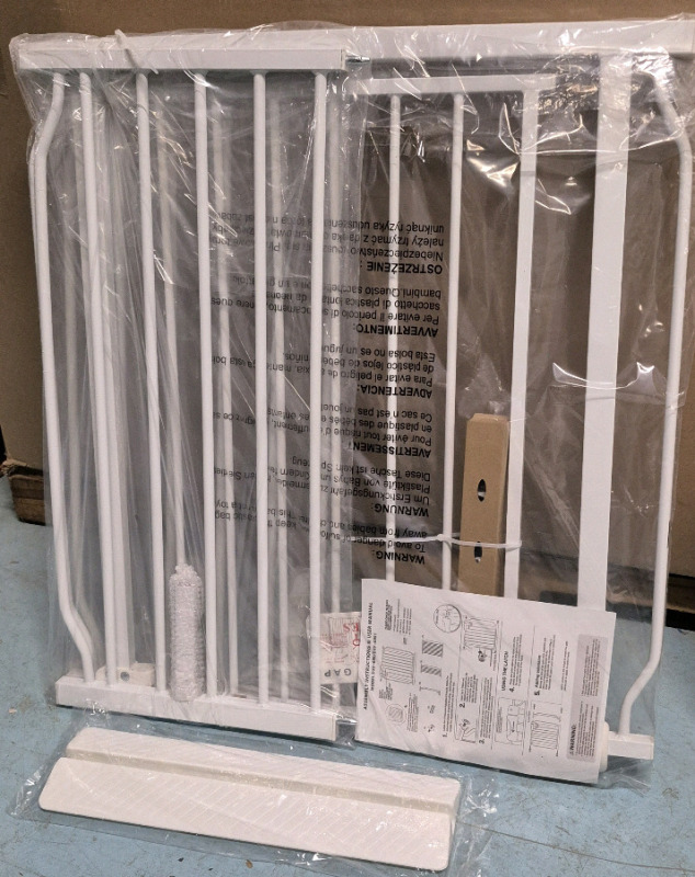 As New Extra Wide Baby Gate 57.5" - No Drilling Needed Model DXF-009/DXF-0091