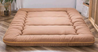 New - MAXYOYO Japanese Floor Mattress , KING . Futon Mattress, Thicken Daybed Sleeping Pad Foldable Roll Up . Measures 78"&times;80"
