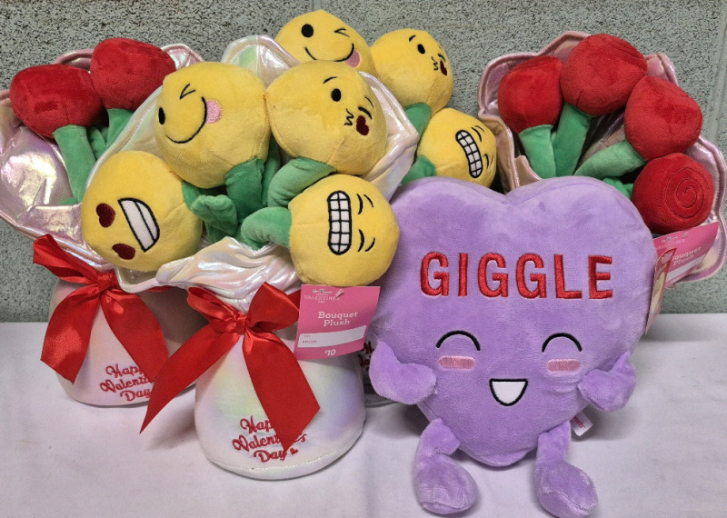 5 New Plushes Bouquets & Hearts - Sweethearts "GIGGLE" 10.5" Tall