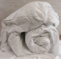 New White Queen Sized Comforter (60"x80"x18")