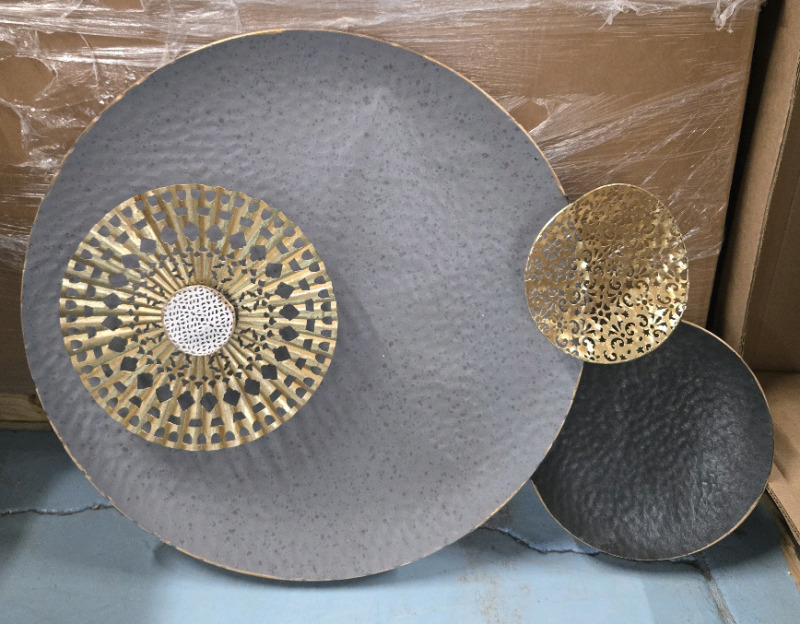 As New | Boltze Home Jamila Metal Plate Wall Art | * Retails $89+ *