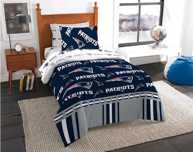 New | NFL Patriots Twin Size 5 Piece Bed Set | Comforter Measures 64" x 86" | Retails $107