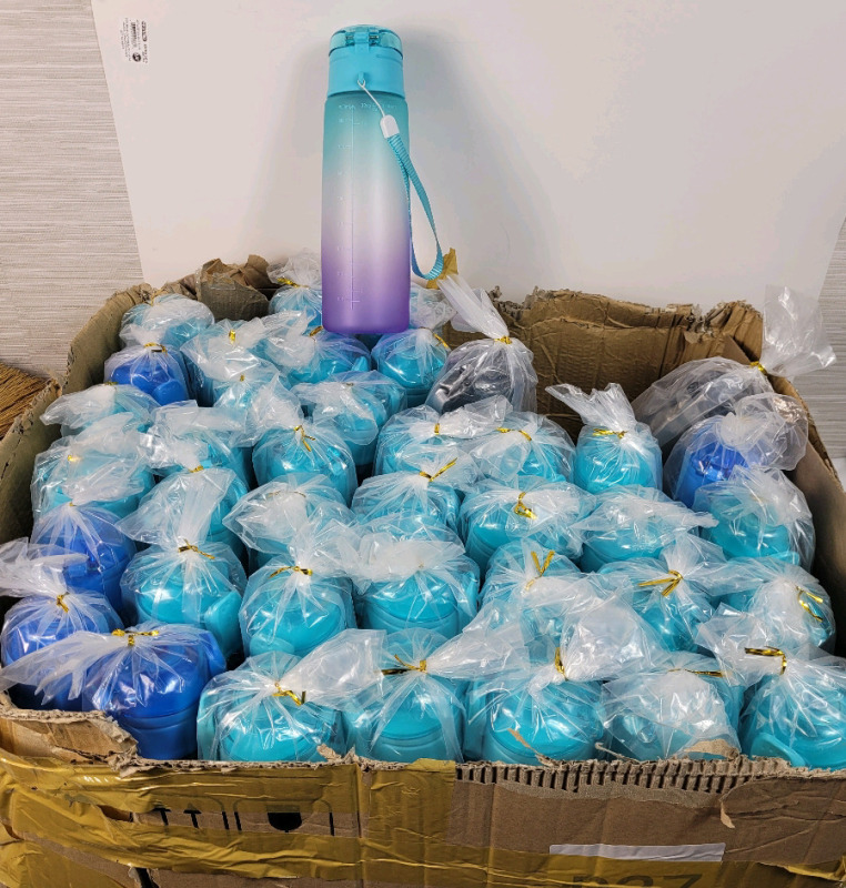 41 New 32oz Motivational Fitness Sports Water Bottles w/Time Marker . Retail $400