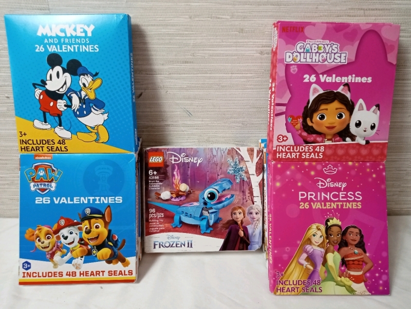 New Frozen Lego Set 43186 with Assorted Valentine's Cards