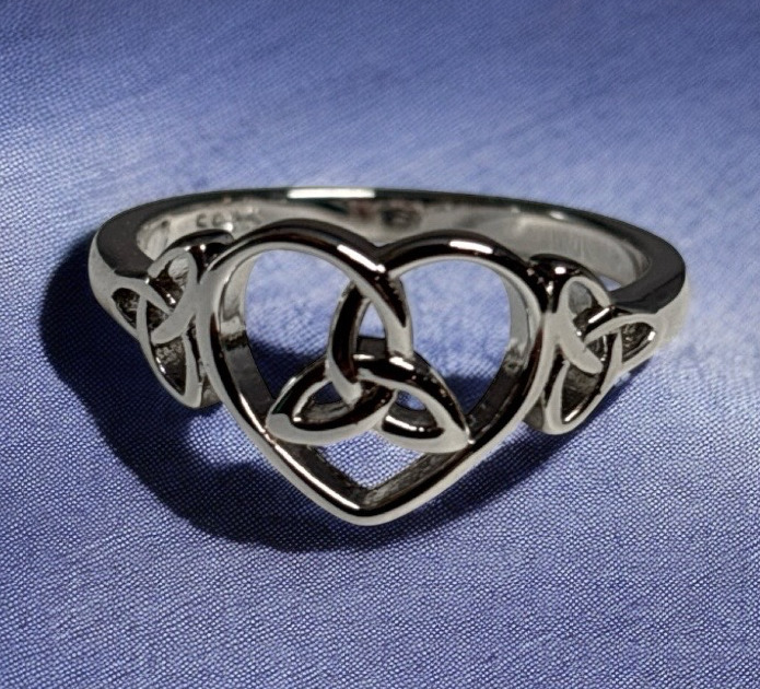 Elegant 925 Sterling Silver Celtic Knot Heart Ring Size 7 Hypoallergenic