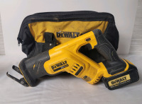Dewalt Variable Speed Reciprocating Saw w/Battery & Carry Bag . Tested Working , No Battery Charger. Saw Model # DCS387