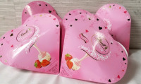 LINDT LINDOR STRAWBERRIES & CREAM chocolates 35 pieces bb 06/30/2025