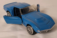 1968 Corvette Stingray 427 Diecast Car , 1:24 Scale . Missing Driverside Side-Mirror