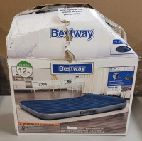 Bestway Queen Blow-Up Air Mattress w/Built-in Pump , Measures 80"&times;60"&times;12" . Store Return . R & T will Honor 5-Day Return on Mattress from Pick-Up Date .