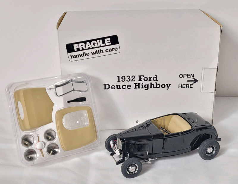 1932 Ford Deuce Highboy w/Extras Diecast Car , 1:24 Scale