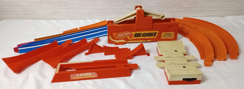 Vintage 1959 Hot Wheels Single Lane Rod Runner Race Track Set