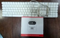 Apple Keyboard & Phomemo Labe Printer.
