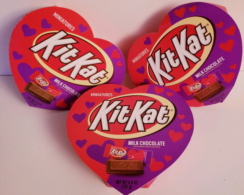 3 new (6.4 oz) KIT KAT miniatures chocolate bars 08/2025