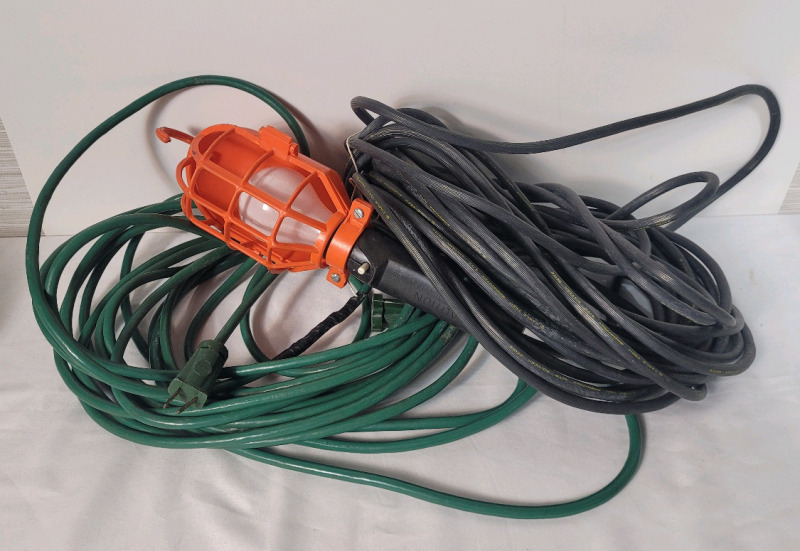 Trouble Light w/20ft Extension Cord & Green 20" Extension Cord