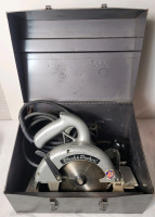 Vintage Black & Decker Heavy Duty 7 1/4" Electric Saw w/Case . Tested Working . 11amp & 4700rpm . Depth Cut at 90&deg; : 2 3/8 " & Cut at 45&deg; : 1 15/16"