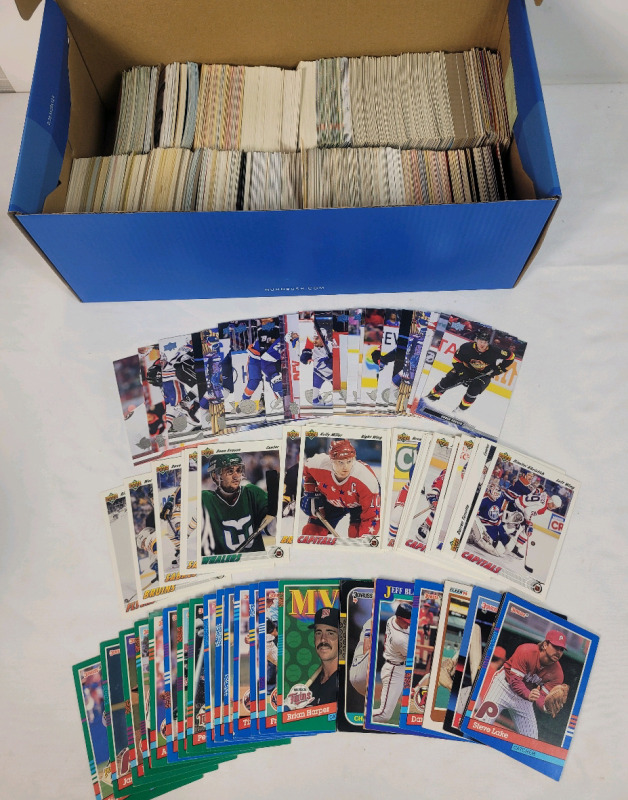 Mid 80s - Mid 90s NHL Hockey & MLB Baseball Trading Card Singles Mix . 800+ Trading Cards .