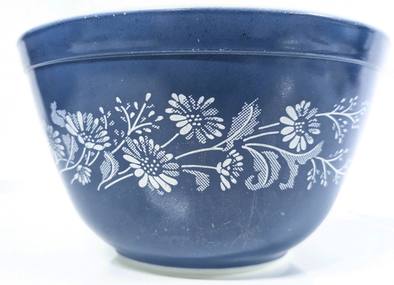 Lovely Vintage PYREX USA 401 Colonial Mist 750ml Bowl