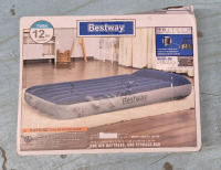 Bestway Twin Blow-Up Air Mattress w/Built-in Pump , Measures 74"&times;39"&times;12" . Store Return . R & T will Honor 5-Day Return on Mattress from Pick-Up Date .