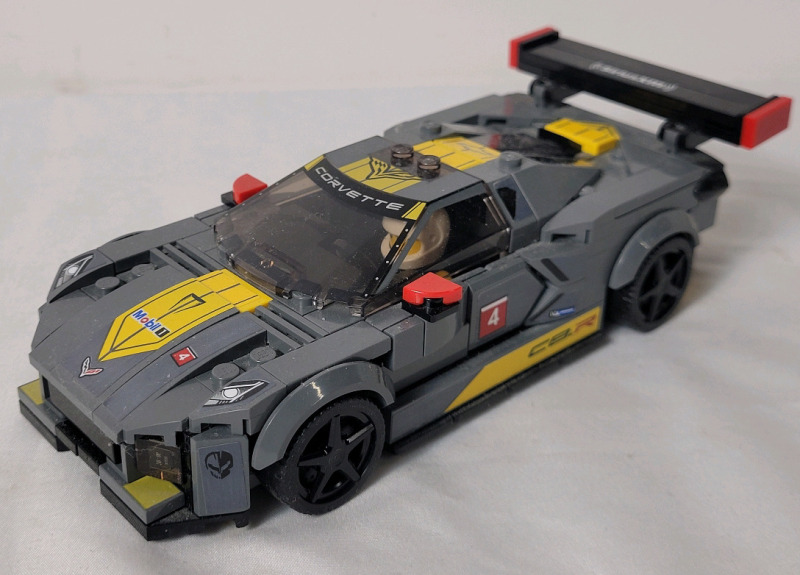 LEGO Speed Champions Chevrolet Corvette C8.R Race Car Build Car w/Mini Fig . Appears Complete , Dust from display
