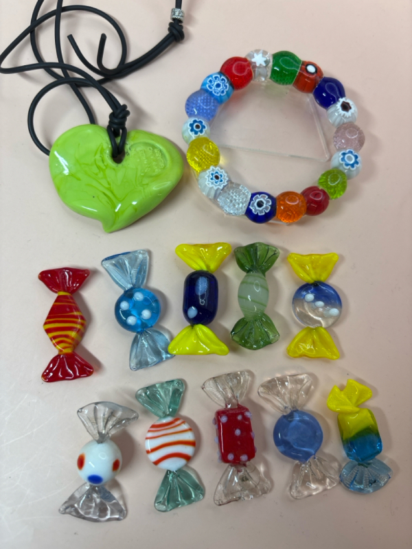 Murano Glass 10 Wrapped Candies Picture Frame and Signed Apple Green Heart Pendant