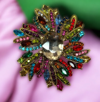 Vintage Brooch Beautiful Rhinestone Crystal Vibrant Approximately 3 Inch Faceted Oval Centre Crystal Back Bale