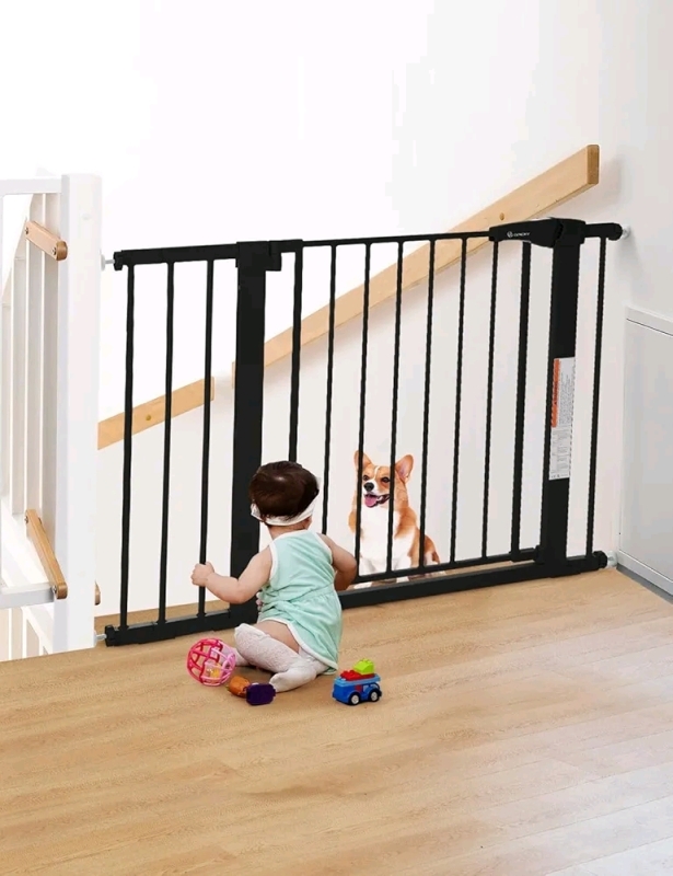 New COMOMY 29.5-43.3" Safety Baby Gate Extra Wide, Auto Close Dog Gate Retails Over $60 USD