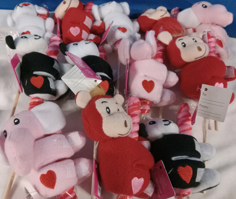 12 New | Valentine Plush n' Pop | 5" Plush Animal Wrapped around 50g Lolly Pop | BB: 2026/08/19
