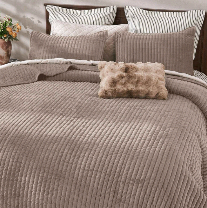 New | Full/Queen Size WONDERFUL Brand: Modern Stripe Velvet Quilt Set &ndash; 3 Pieces of Soft Luxury Bedding |Quilt: 94" x 94", 2 Standard Pillowcases: 20" x 26"