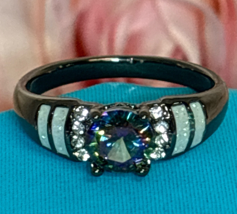 Luxurious Prong Set Stone with Inlaid design Ring Shining Colourful Lights Reflecting Beauty Size 10