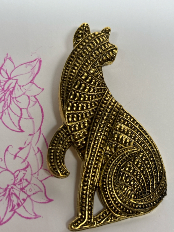 Retro Cat Brooch Antique Golden Finish Lovely Motif <br/>Approximately 2.4 x 1.3 Inch