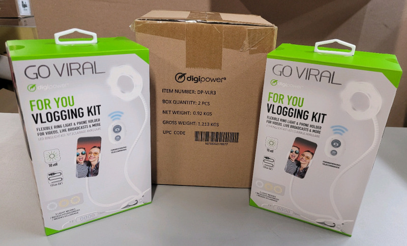 4 New Digipower Go Viral Vlogging Kit . Includes Flexible Ring Light & Phone Holder