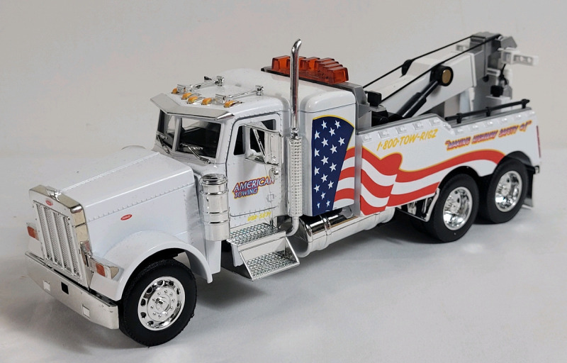 Peterbilt 379 American Towing Two Truck Diecast , 1:32 Scale . Missing one Exhaust Stack