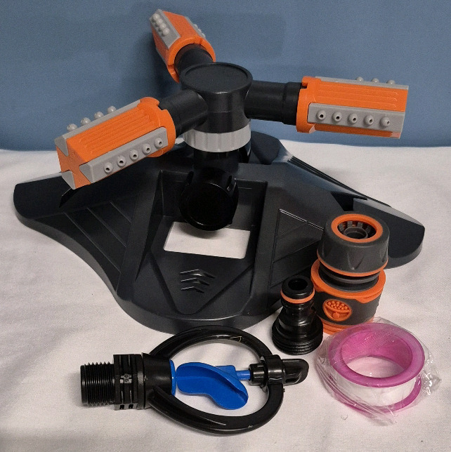 New Gesentur Lawn Sprinkler with Accessories 10" Wide